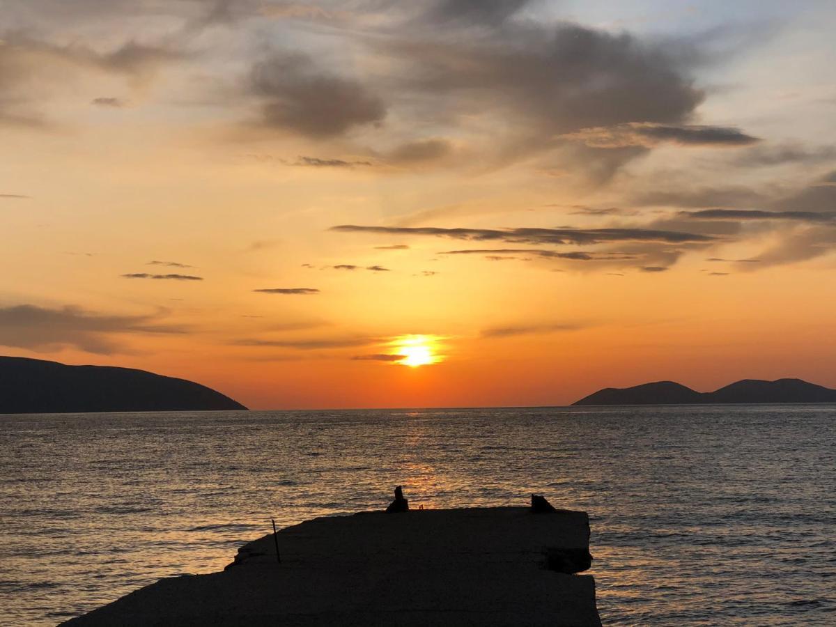 Lungomare Apartment Vlore Ngoại thất bức ảnh